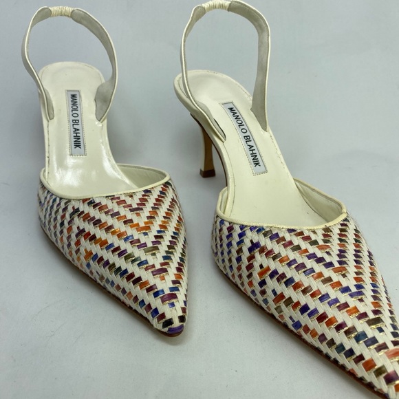 MANOLO BLAHNIK
Carolyne Raffia Slingbacks Rainbow - Picture 9 of 11